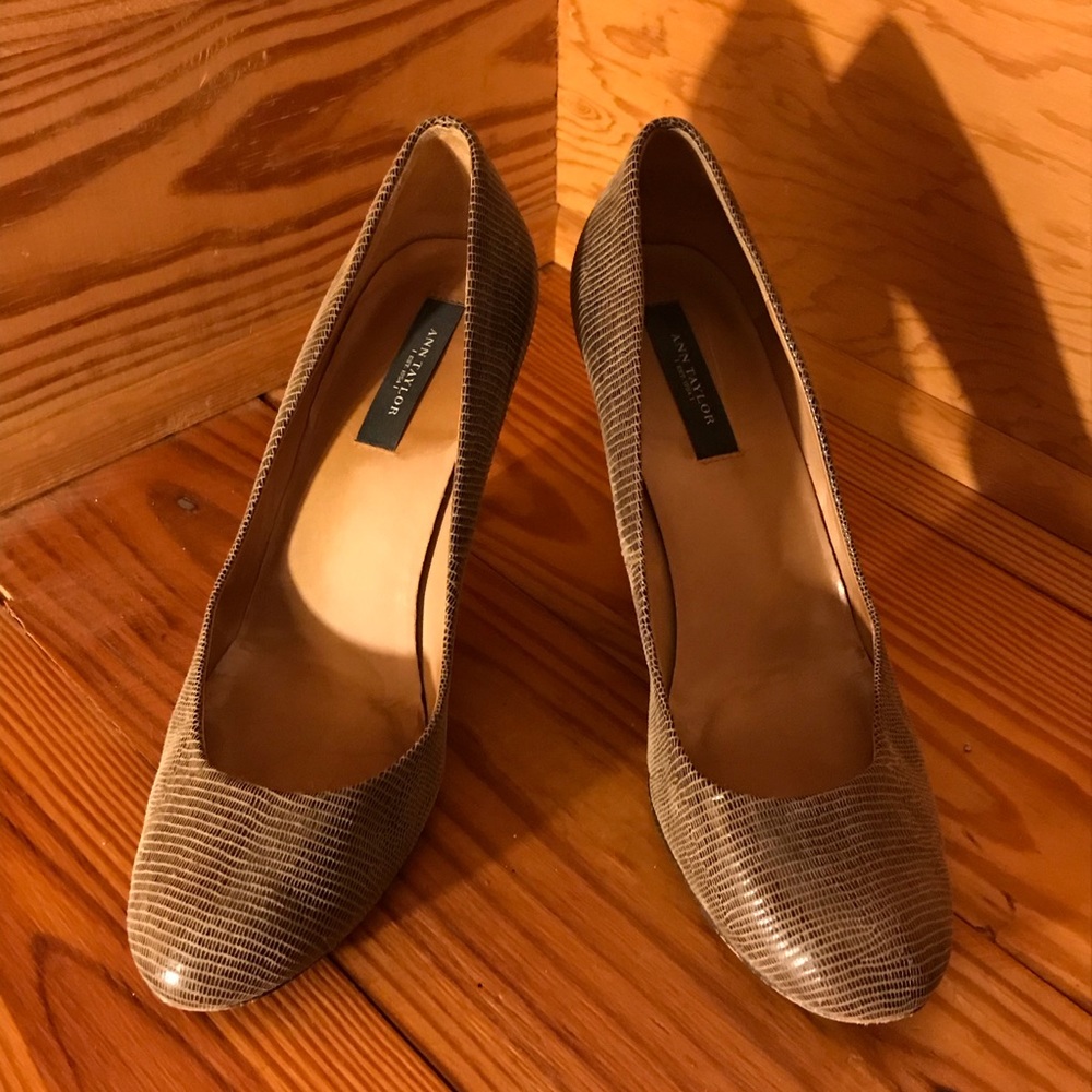 Ann Taylor Tan Snakeskin Heels, EUC, 7